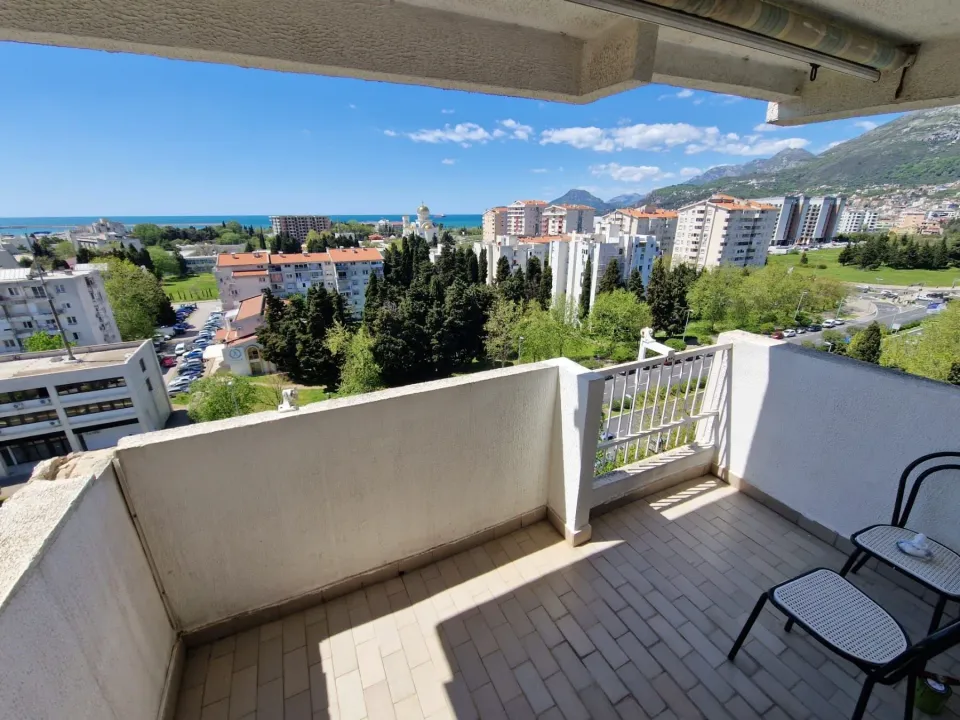 Izdavanje, jednosoban stan, 56m², Centar, Bar