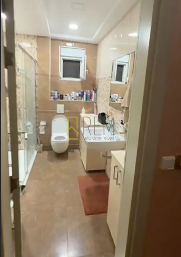 Prodaja, trosoban stan, 100m², Podgorica, Crna Gora