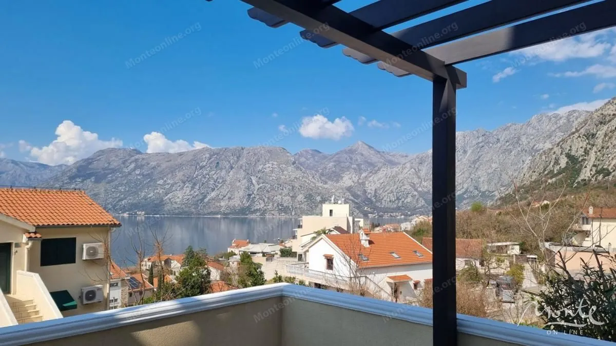 Sale, two bedroom apartment, 80m², Dobrota, Kotor
