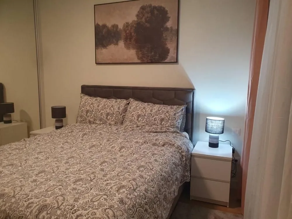Izdavanje, trosoban stan, 72m², Savski Venac, Beograd