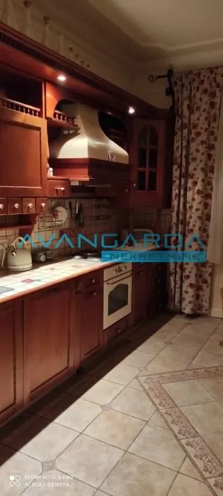 Izdavanje, stan, 144m², Palilula Sve Podlokacije, Beograd