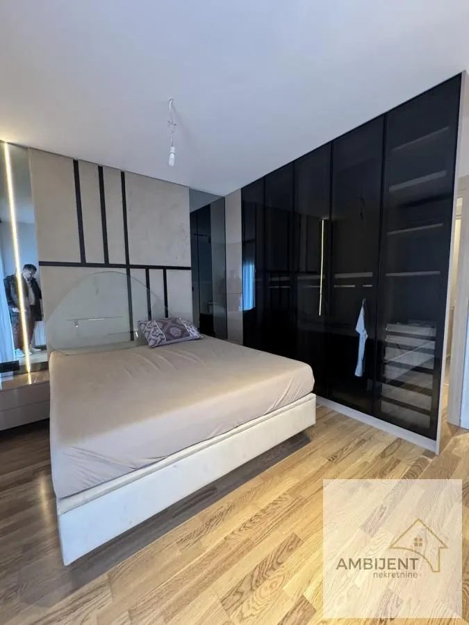 Prodaja, četvorosoban stan, 116m², Stari Banovci, Stara Pazova