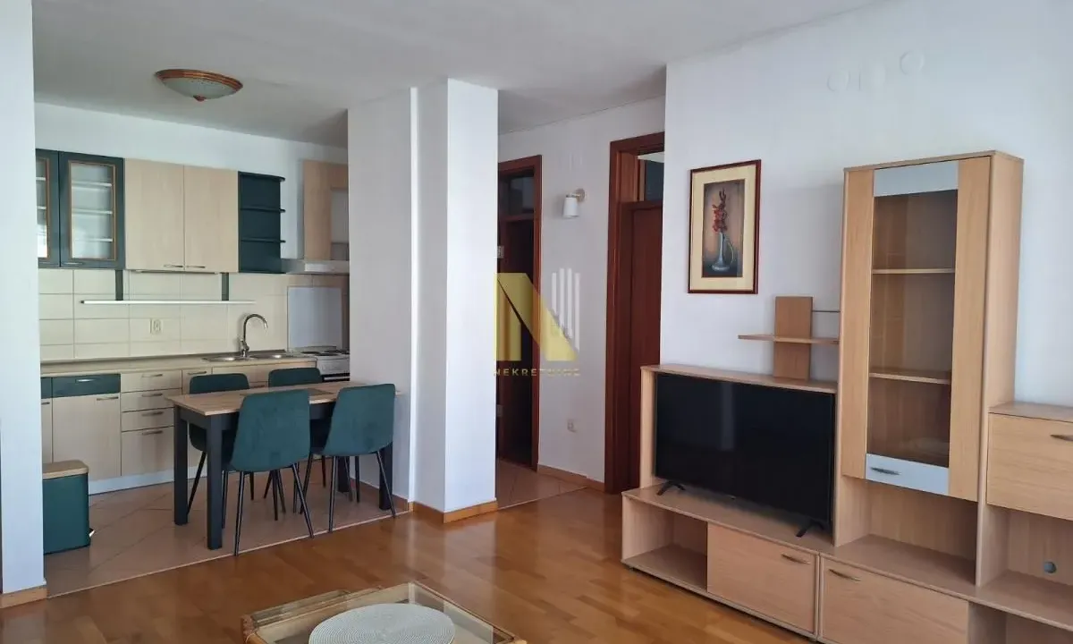 Izdavanje, dvosoban stan, 56m², Stari grad, Novi Sad