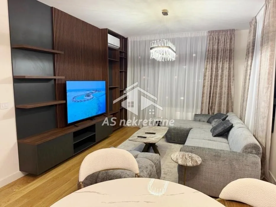 Izdavanje, trosoban stan, 76m², Savski Venac, Beograd
