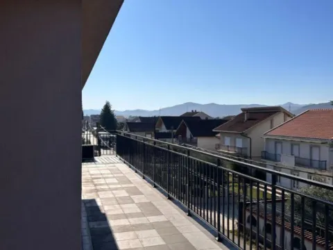 Izdavanje, četvorosoban stan, 150m², Tološi, Podgorica - image 2