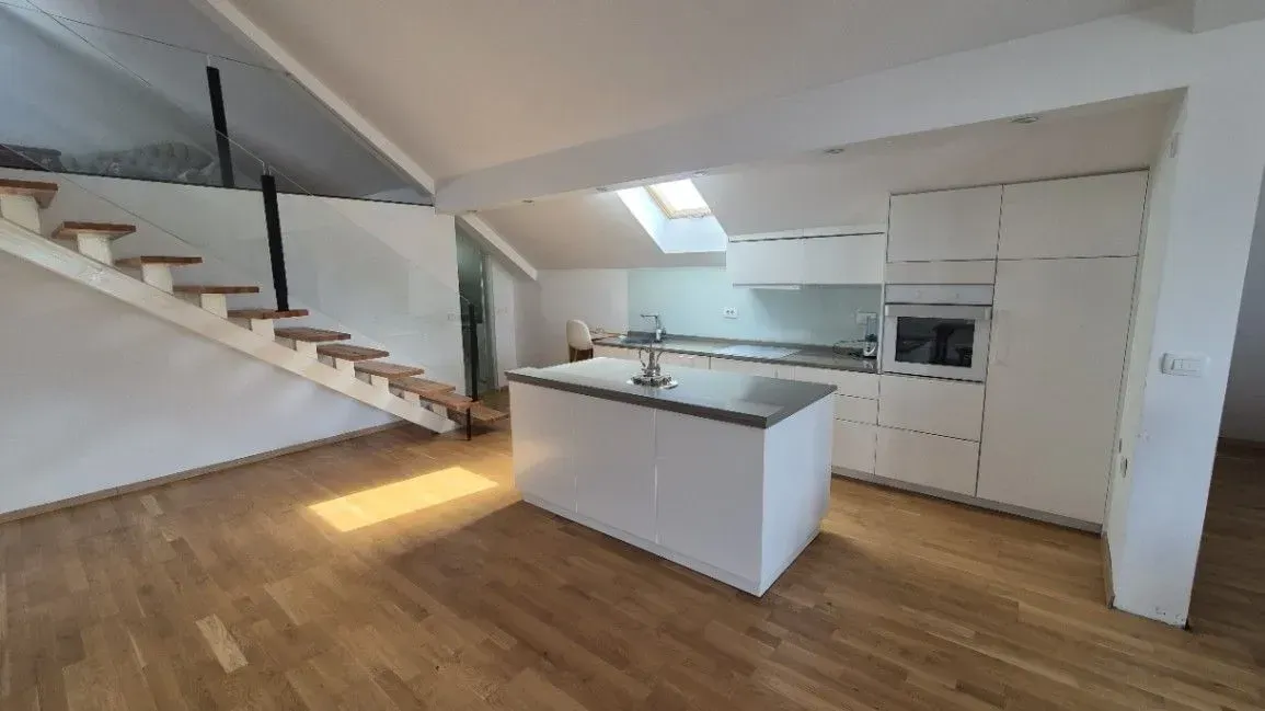 Prodaja, dvosoban stan, 120m², Stari Aerodrom, Podgorica