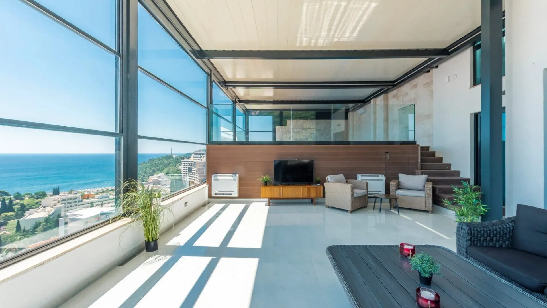 Sale, five bedroom apartment, 300m², Bečići, Budva