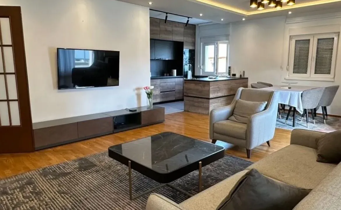 Izdavanje, dvosoban stan, 120m², City Kvart, Podgorica