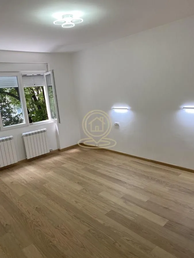 Izdavanje, poslovni prostor, 73m², Stari Grad, Beograd