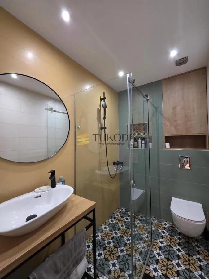 Prodaja, stan, 156m², Centar, Novi Sad