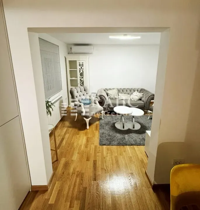 Izdavanje, dvosoban stan, 60m², Senjak, Beograd
