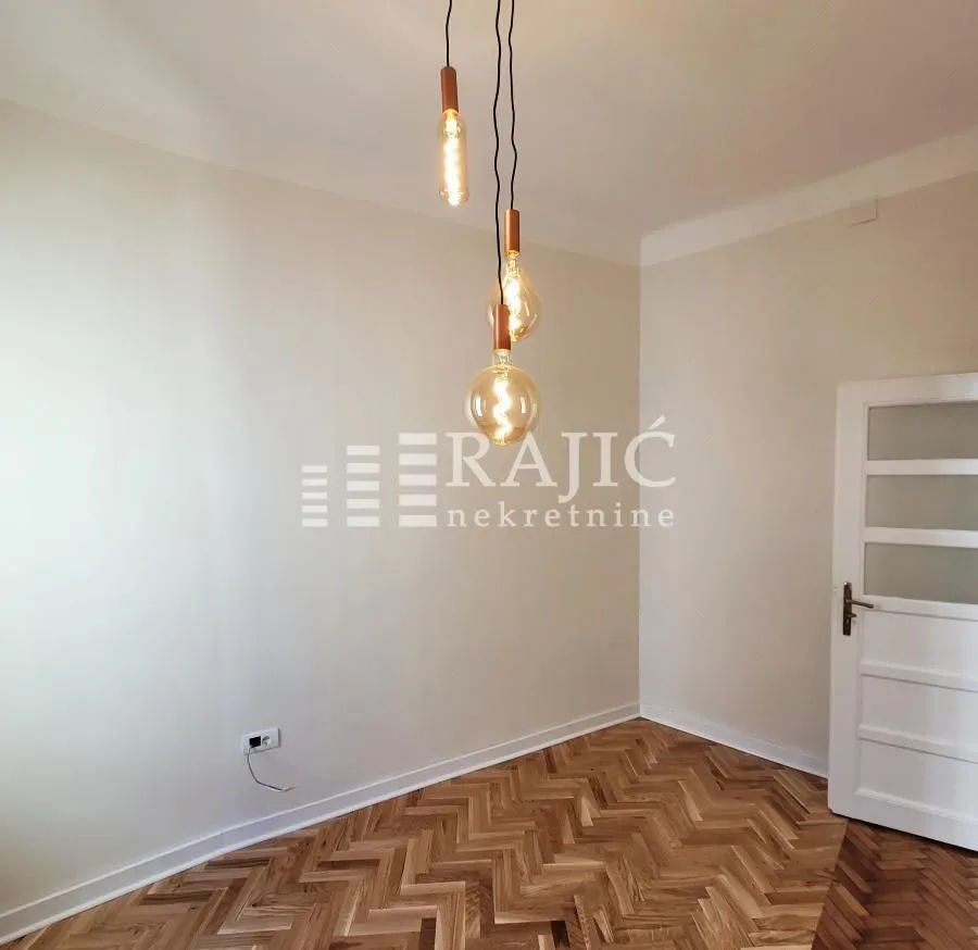 Izdavanje, dvosoban stan, 66m², Kosančićev Venac, Beograd