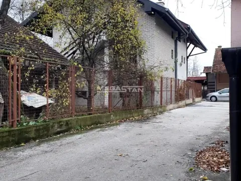 Prodaja, kuća, 325m², Aqua park, Jagodina - image 1