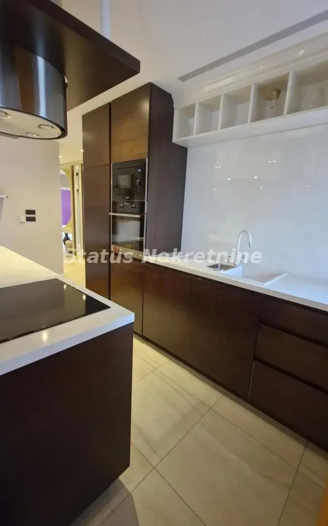 Prodaja, četvorosoban stan, 113m², Centar, Novi Sad