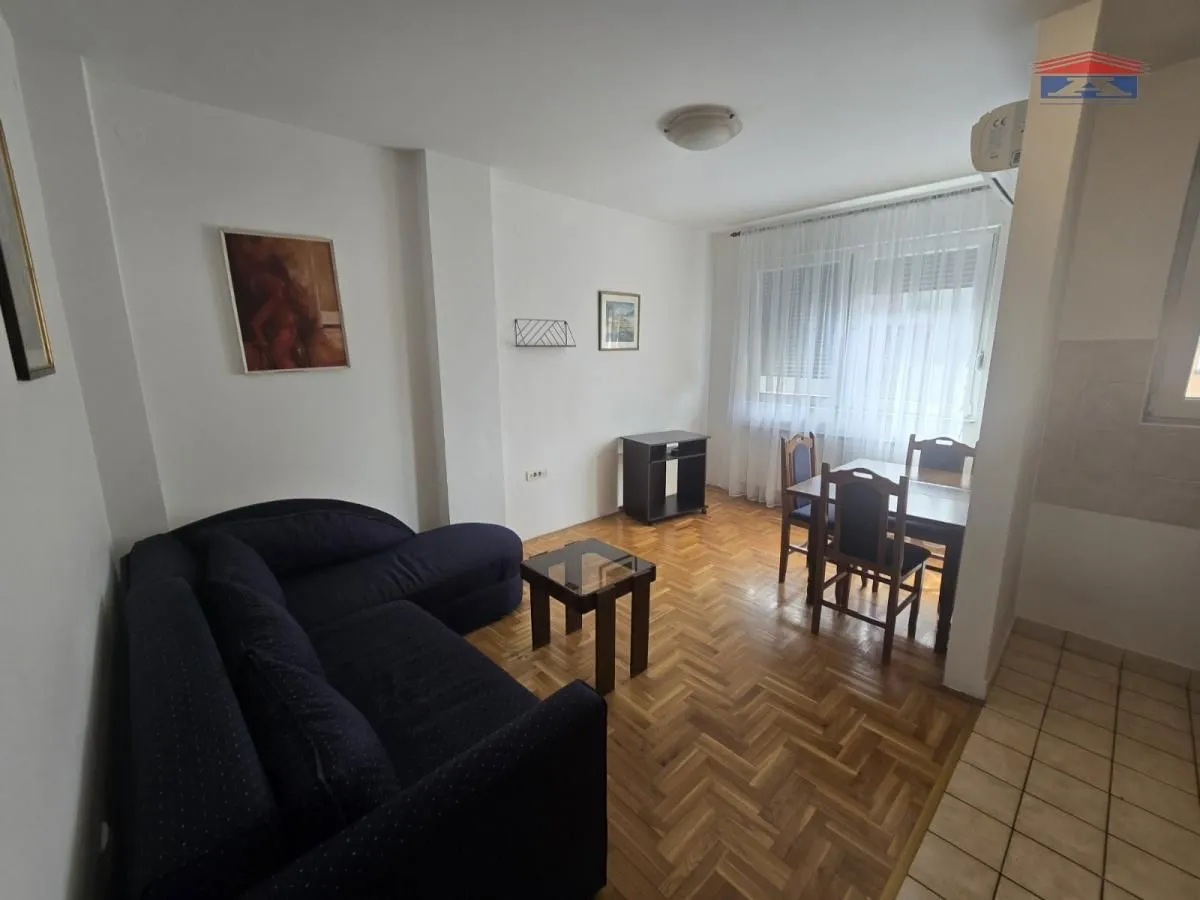 Izdavanje, garsonjera, 25m², Bulevar Evrope, Novi Sad Sve Podlokacije