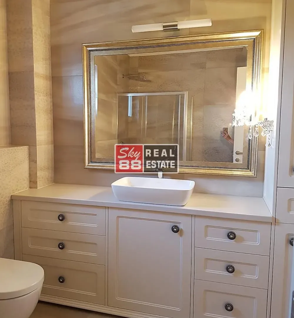 Izdavanje, stan, 215m², Senjak, Beograd