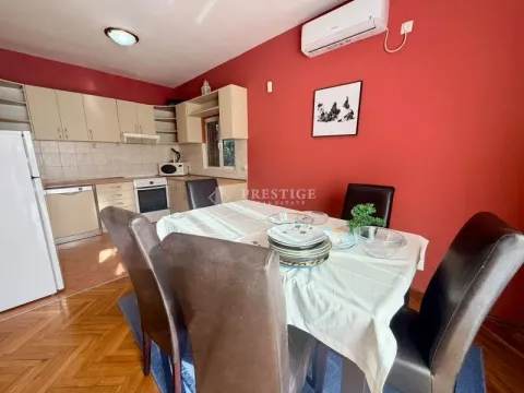 Living room with dining area and kitchen in the background. - image 6
