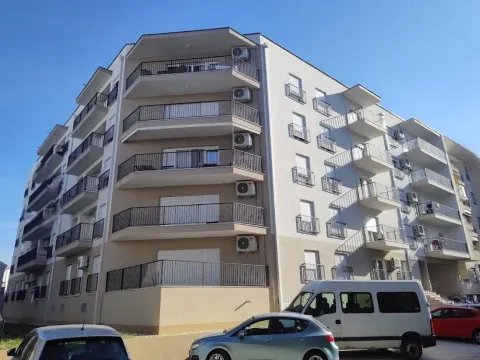 Rent, two bedroom apartment, 68m², Stara Varoš, Podgorica - image 9