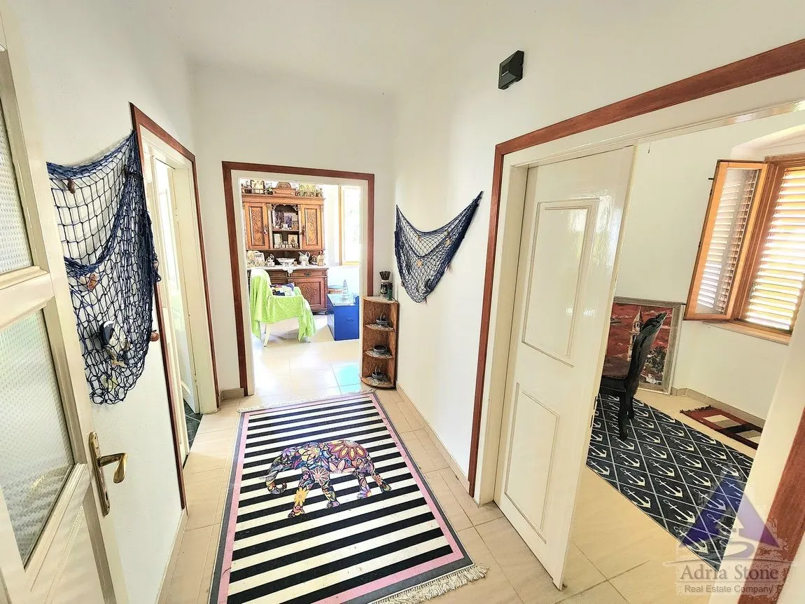 Prodaja, četvorosoban stan, 115m², Škaljari, Kotor