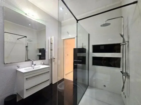 Prodaja, trosoban stan, 100m², Dobrota, Kotor - image 11