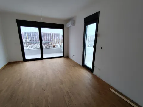 Izdavanje, dvosoban stan, 54m², City Kvart, Podgorica - image 1