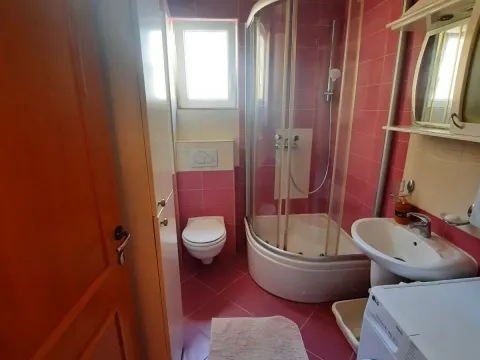 Rent, two bedroom apartment, 70m², Budva, Crna Gora - image 11