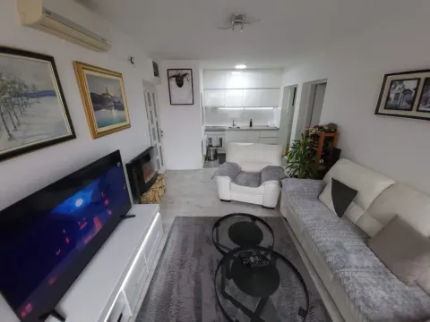 Izdavanje, trosoban stan, 78m², Đenovići, Herceg Novi - image 7