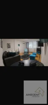 Udobna dnevna soba sa garniturom za sedenje i TV-om. - image 13