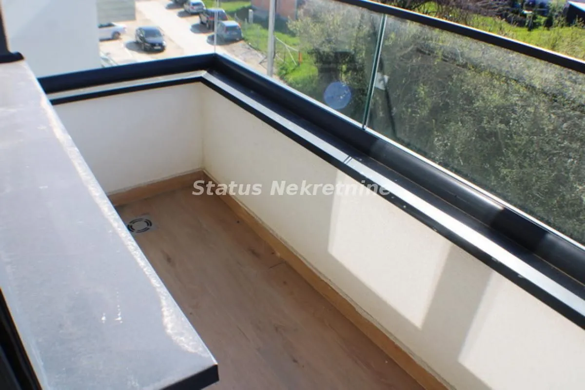 Prodaja, trosoban stan, 77m², Petrovaradin, Novi Sad