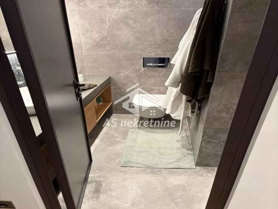 Izdavanje, dvosoban stan, 87m², Vračar Hram, Vračar Sve Podlokacije