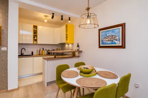 Modern kitchen with a breakfast bar and a dining table. - image 7
