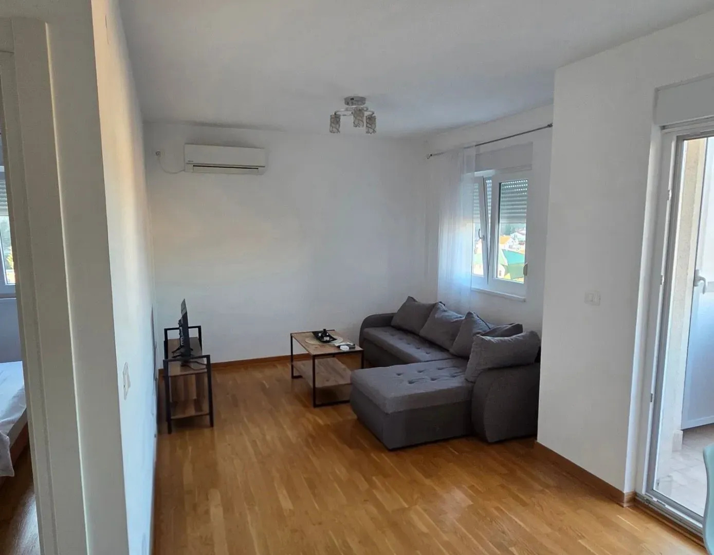 Izdavanje, jednosoban stan, 50m², City Kej, Podgorica