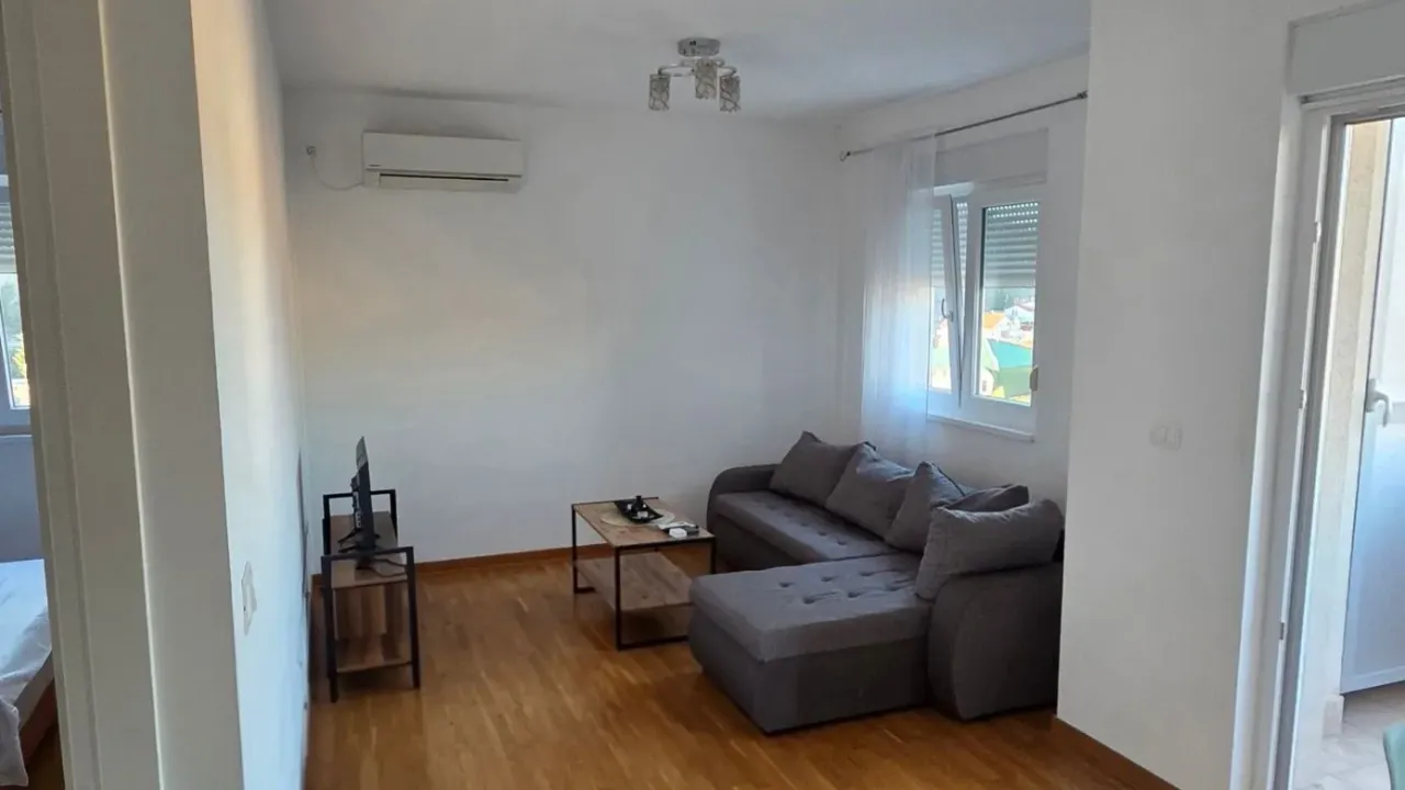 Izdavanje, jednosoban stan, 50m², City Kej, Podgorica