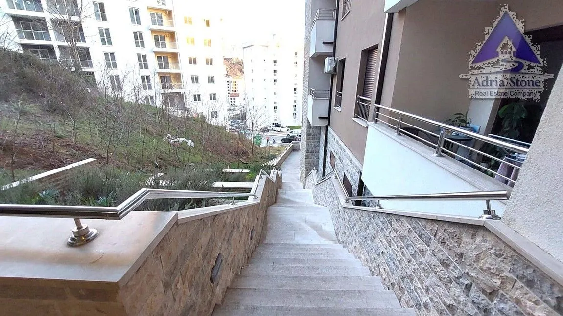 Prodaja, jednosoban stan, 50m², Bečići, Budva