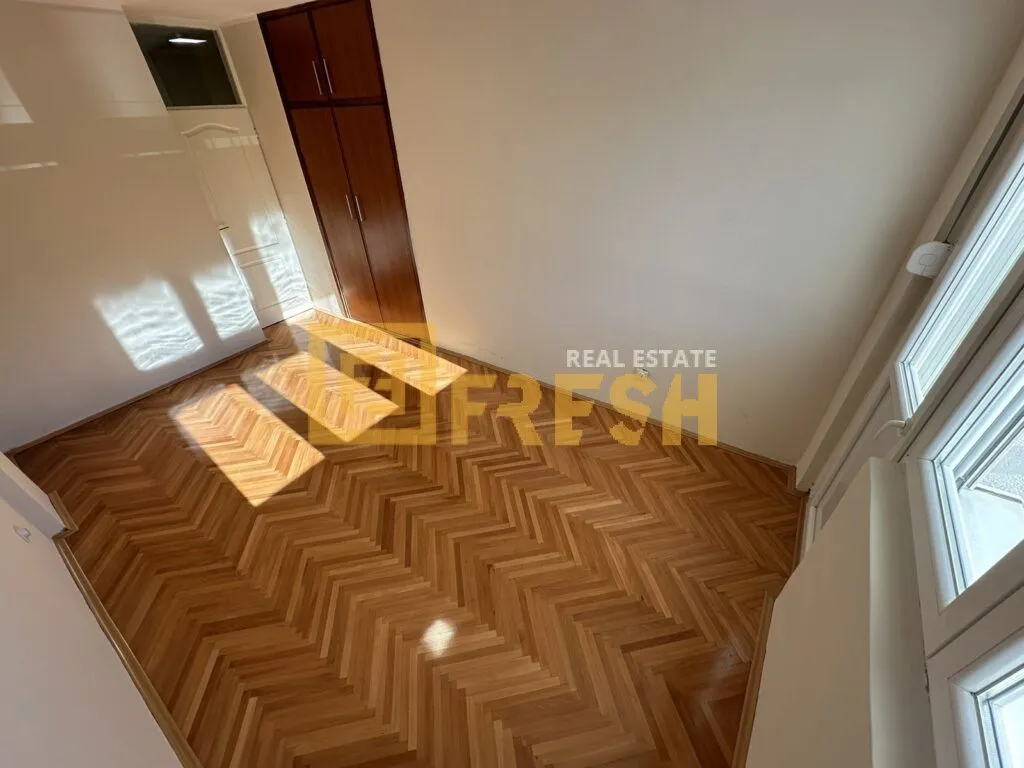 Izdavanje, dvosoban stan, 89m², Centar, Podgorica