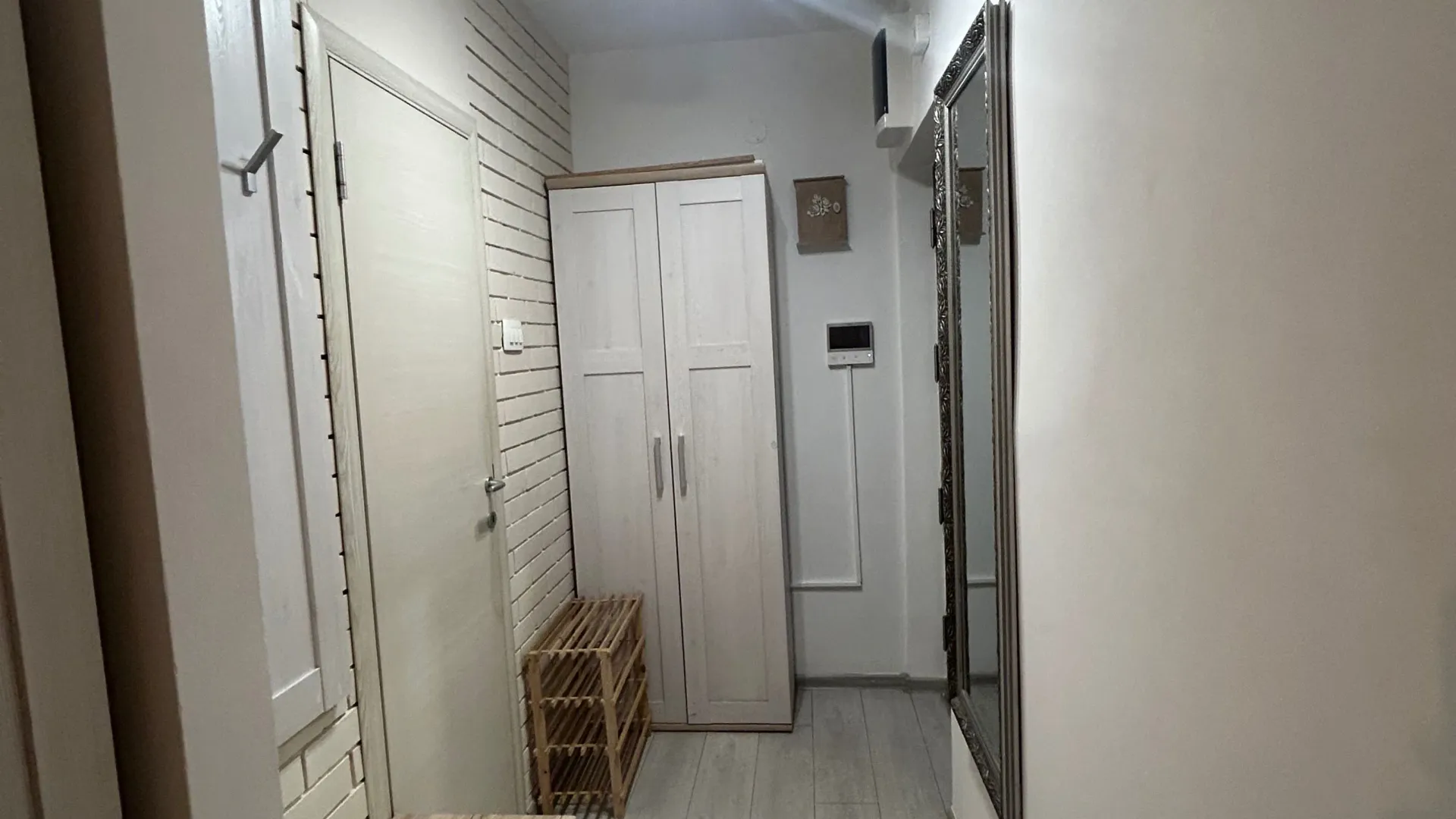 Izdavanje, jednosoban stan, 40m², Blok 5, Podgorica