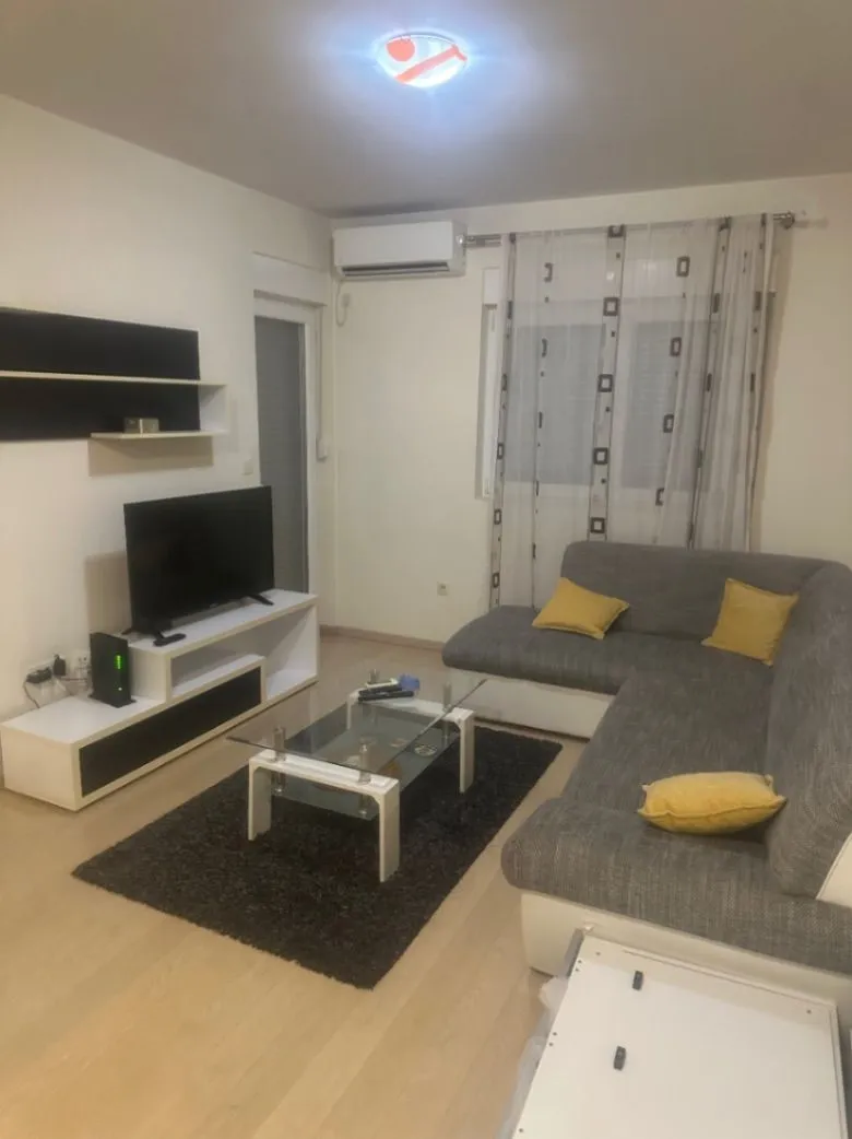 Izdavanje, jednosoban stan, 49m², City Kvart, Podgorica