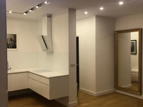 Izdavanje, dvosoban stan, 108m², Centar, Budva - image 2