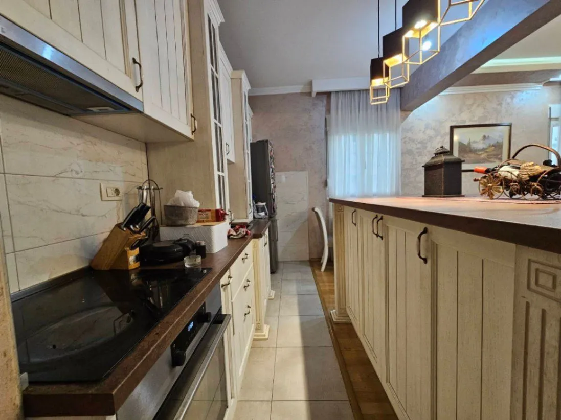 Izdavanje, trosoban stan, 100m², Blok 9, Podgorica