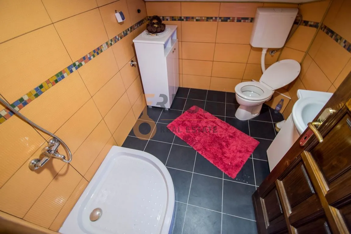 Prodaja, kuća, 450m², Stari Aerodrom, Podgorica