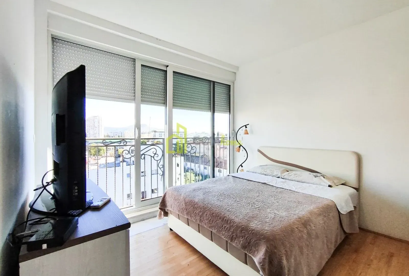 Izdavanje, dvosoban stan, 89m², Centar, Podgorica