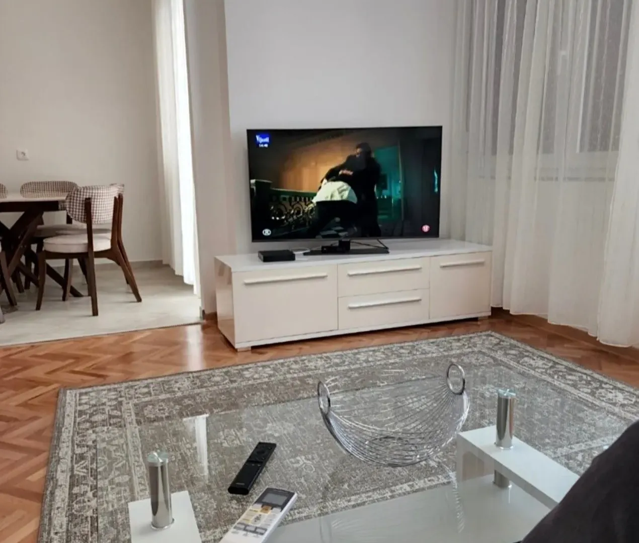 Izdavanje, dvosoban stan, 66m², Centar, Tivat