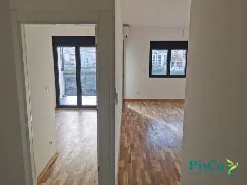 Izdavanje, dvosoban stan, 64m², Centar, Podgorica - image 10