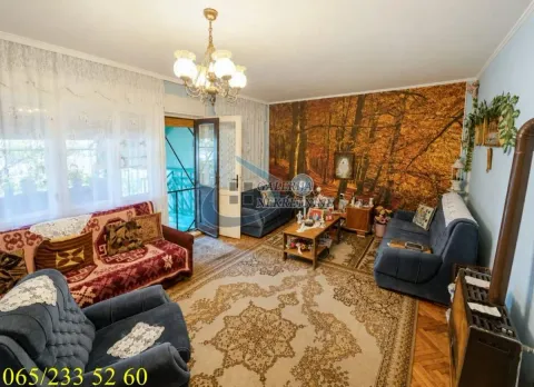 Prodaja, kuća, 240m², Centar, Inđija - image 2