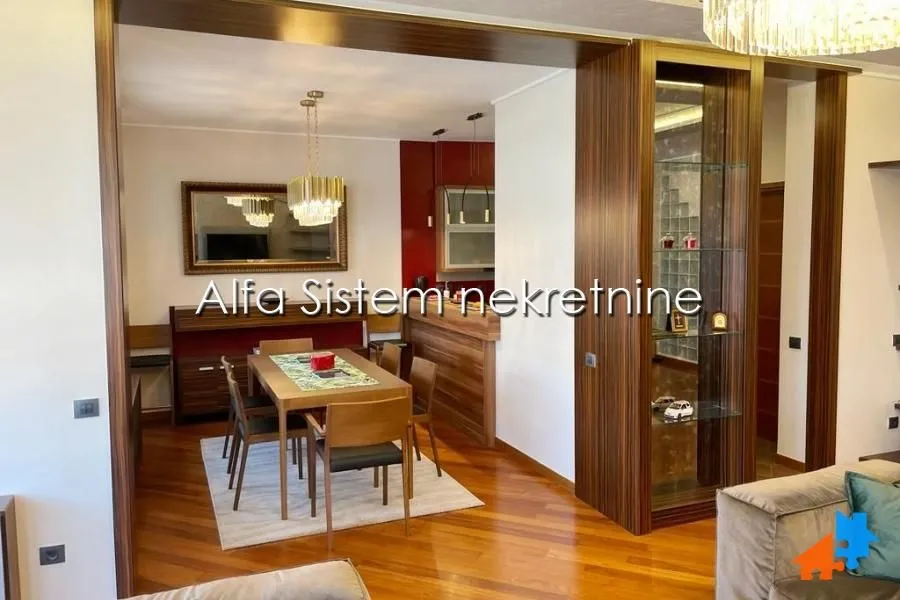 Izdavanje, četvorosoban stan, 118m², Vračar Hram, Vračar Sve Podlokacije