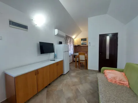 Rent, one bedroom apartment, 50m², Radanovići, Kotor - image 3