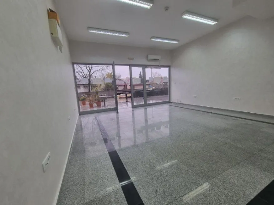 Prodaja, poslovni prostor, 43m², Stari Aerodrom, Podgorica