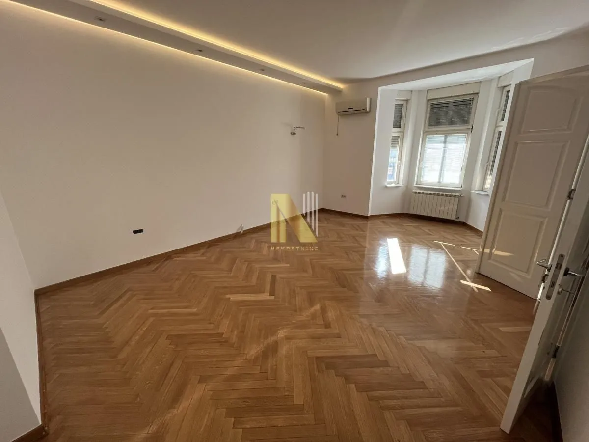 Izdavanje, četvorosoban stan, 213m², Centar, Novi Sad