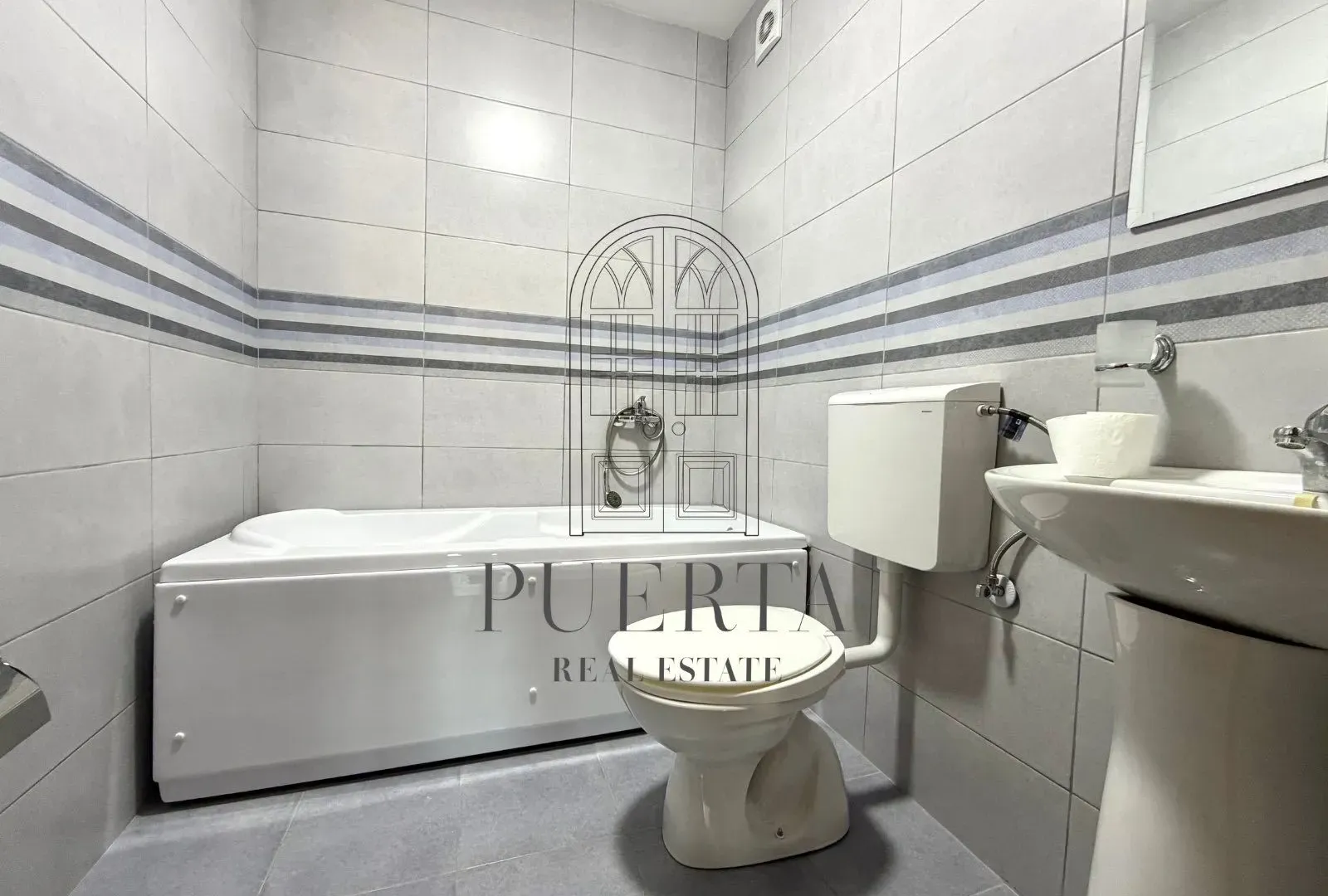 Prodaja, dvosoban stan, 73m², Tuški Put, Podgorica