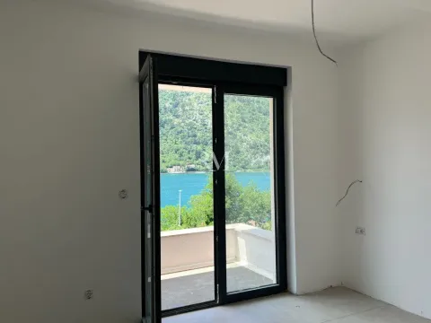 Prodaja, jednosoban stan, 46m², Dobrota, Kotor - image 9